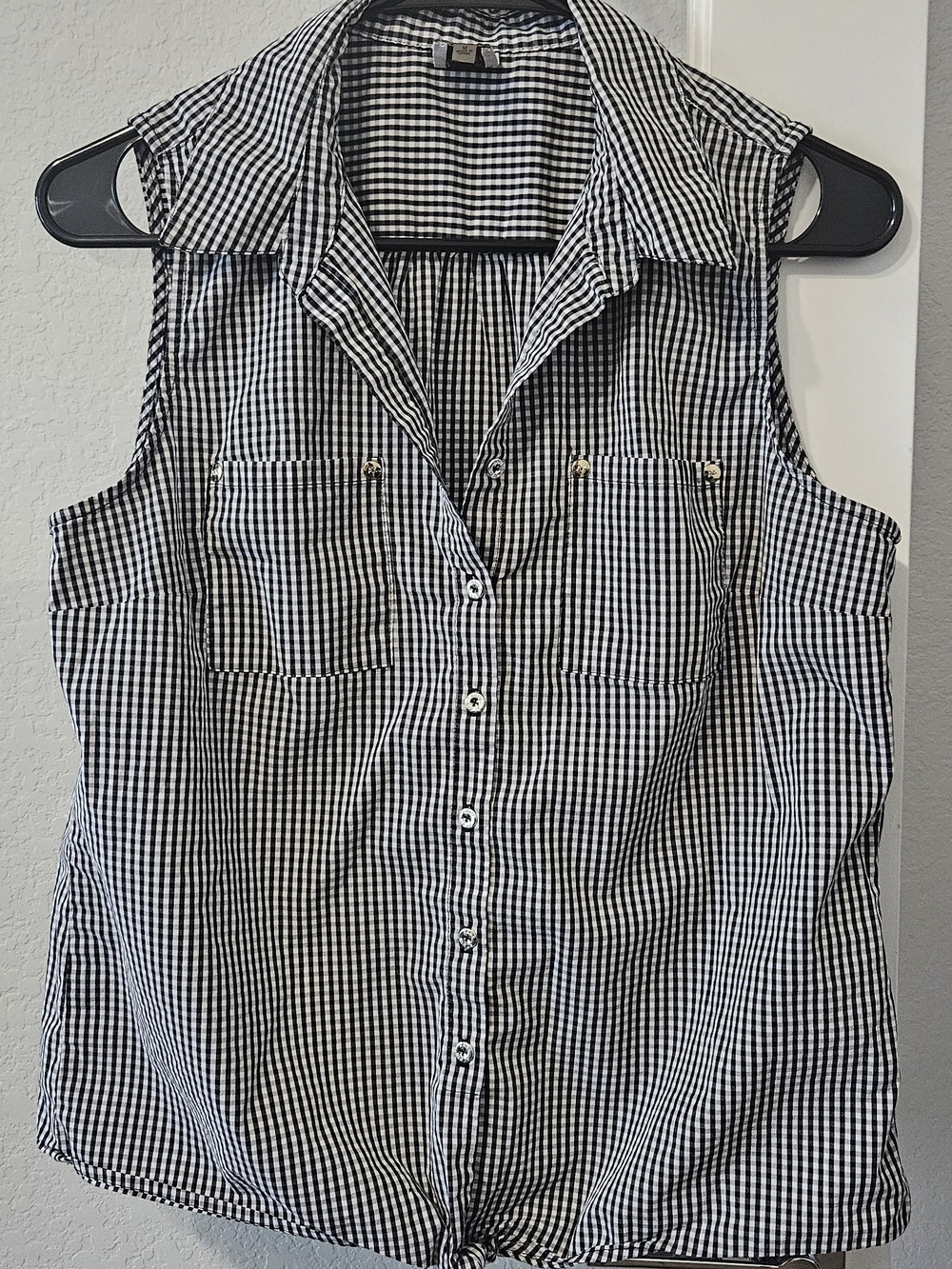 Anne Klein Black and White Gingham Sleeveless Button-Down Shirt